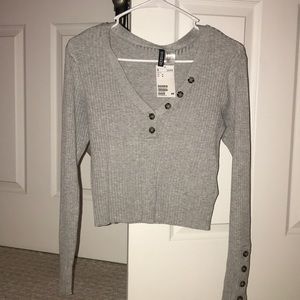 H&M Cute Semi Cropped Shirt With Buttons!